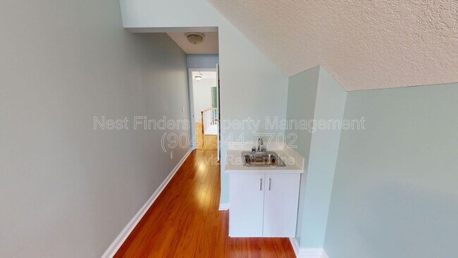 Building Photo - 1142 Westwood Dr