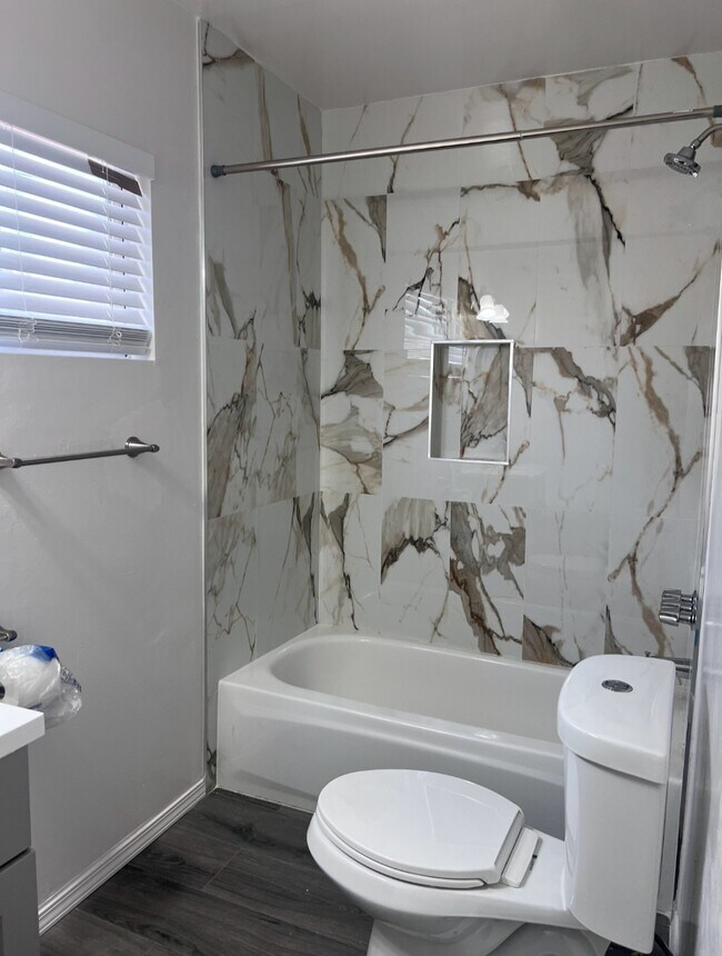 Building Photo - 2706 Glendale Blvd