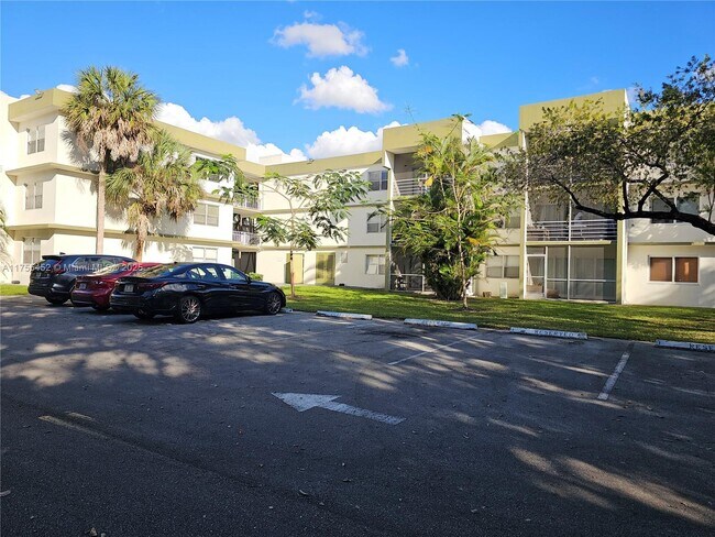 Primary Photo - 4235 N University Dr