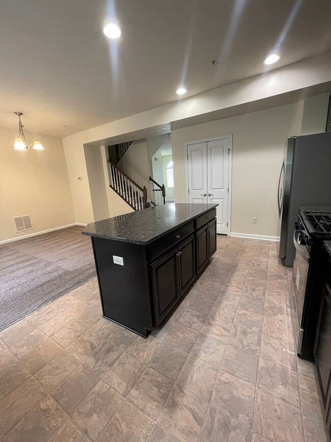Building Photo - Gorgeous 3 BD/ 2.5 BA Townhouse Available in Wexford!