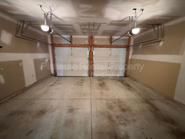 Building Photo - 211 Creek Side Pass