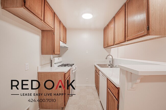 Building Photo - 4651 Cahuenga Blvd