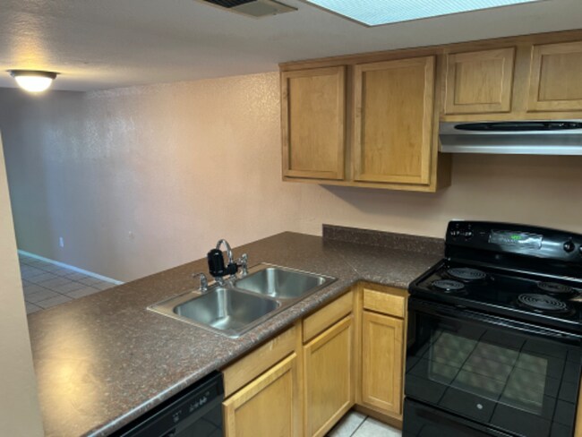 Building Photo - 122 S Hardy Dr