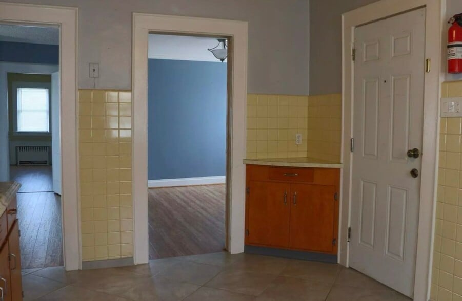 Building Photo - 454 N 7th St