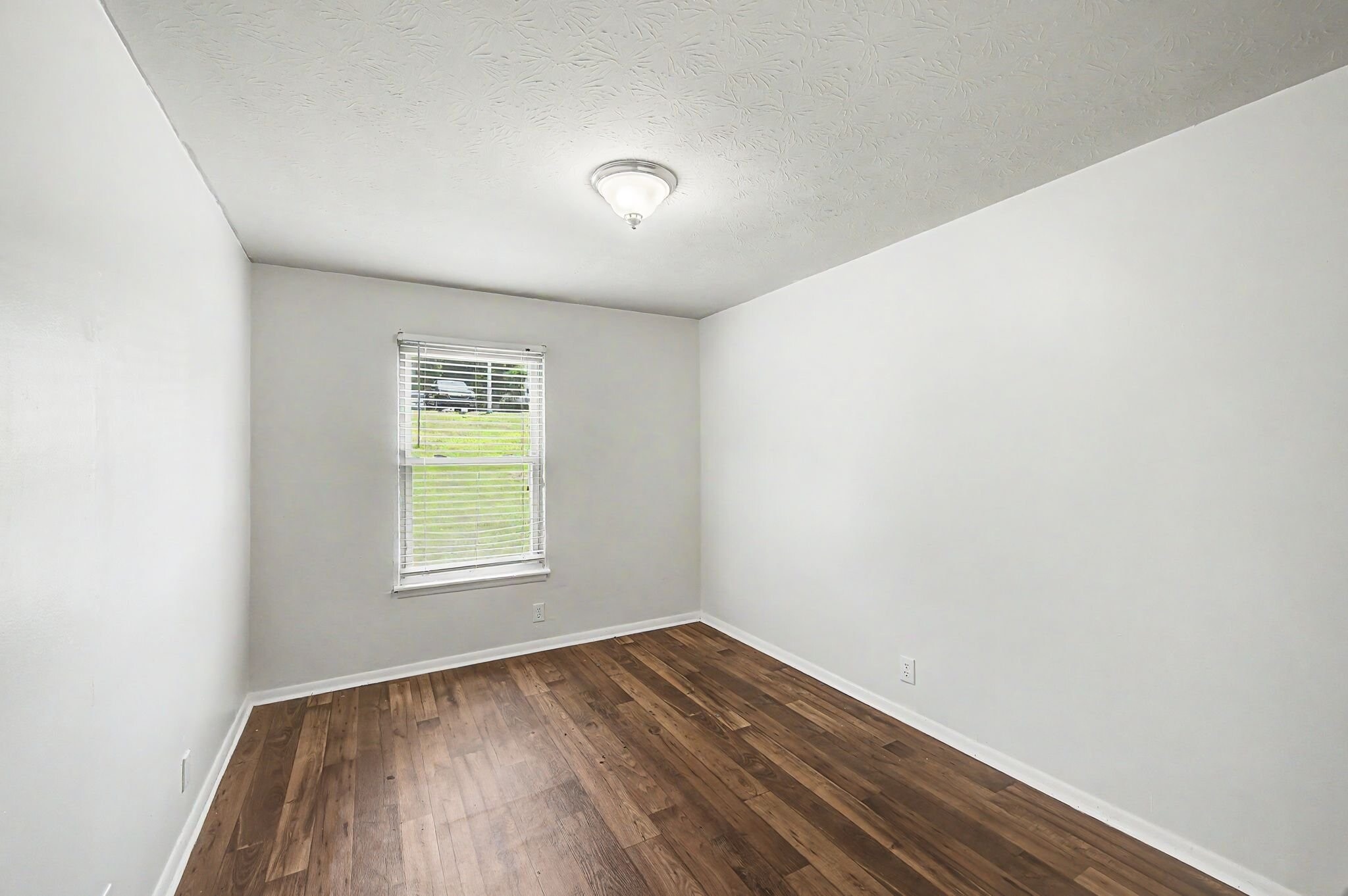Building Photo - 709 Ashlawn Pl