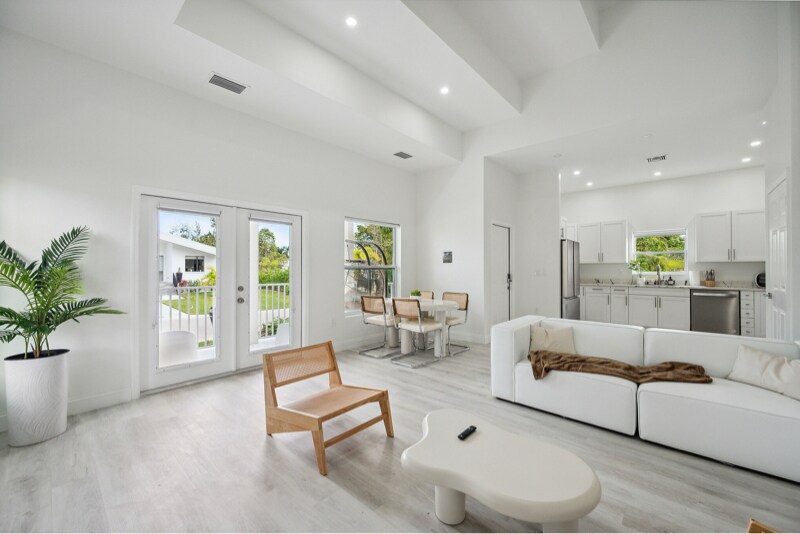 Building Photo - 3204 Karen Dr