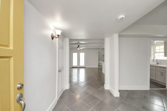 Building Photo - 4011 Ebbtide Dr