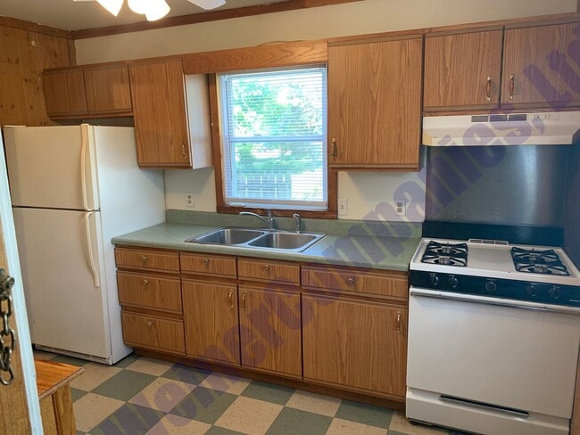 Building Photo - House near Hessel Park for sublease!