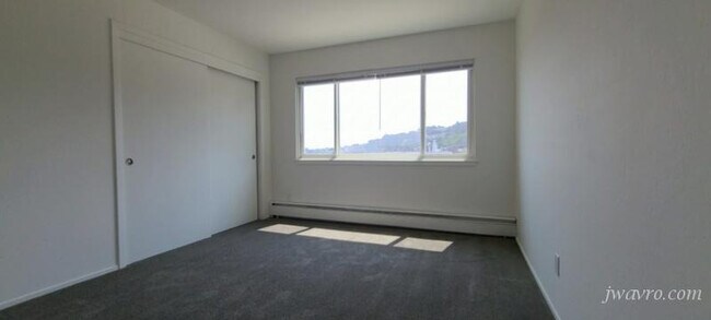 Building Photo - 275 Grand View Ave