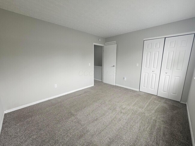 Building Photo - 946 S Spring Rd