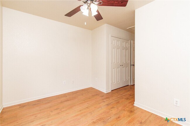 Building Photo - 405 Deloris Dr