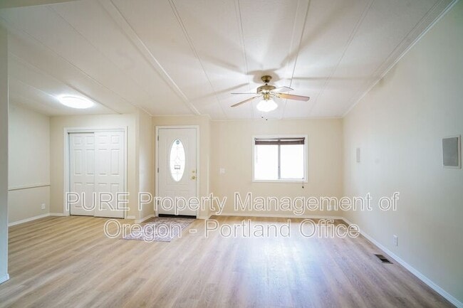 Building Photo - 14235 SW Meeker Terrace