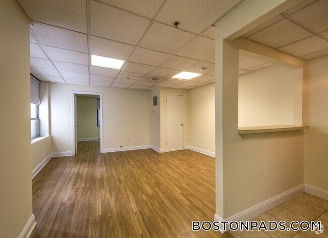 Building Photo - 62 Boylston St