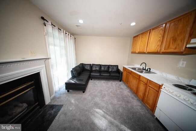 Building Photo - 853 Faraway Ct