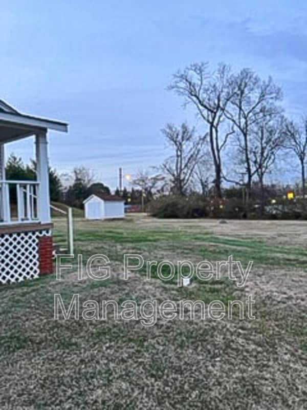 Building Photo - 444 Louisville Road