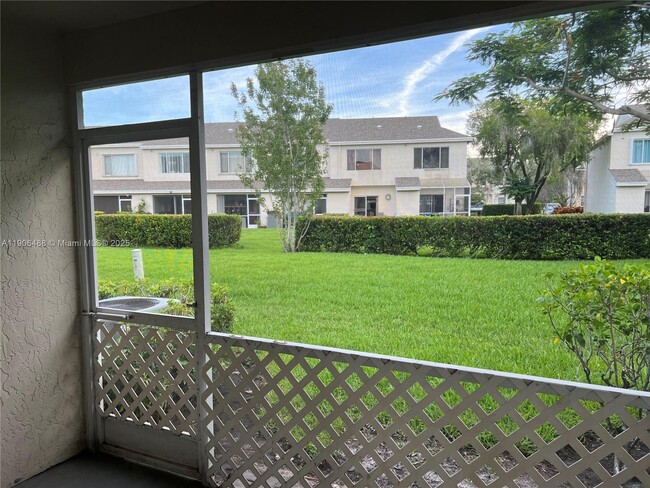 Building Photo - 16658 Hemingway Dr