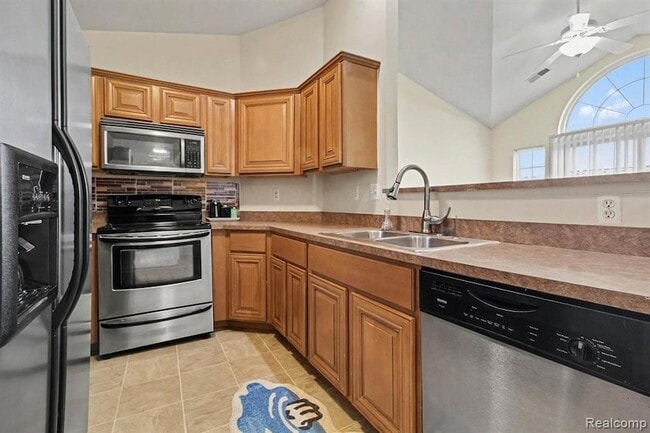 Building Photo - 20006 Hidden Oaks Dr