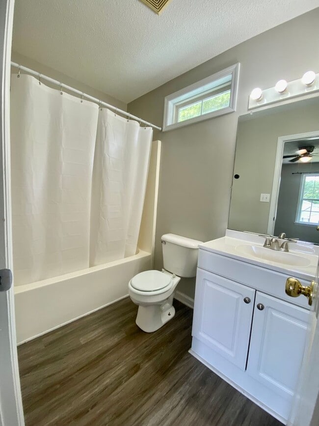 Building Photo - Adorable Town Home The Stables at Horse Cr...