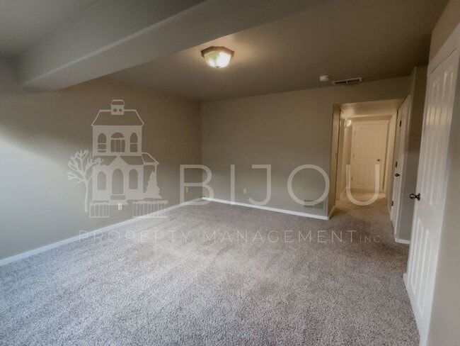 Building Photo - 5199 Dovetail Ln