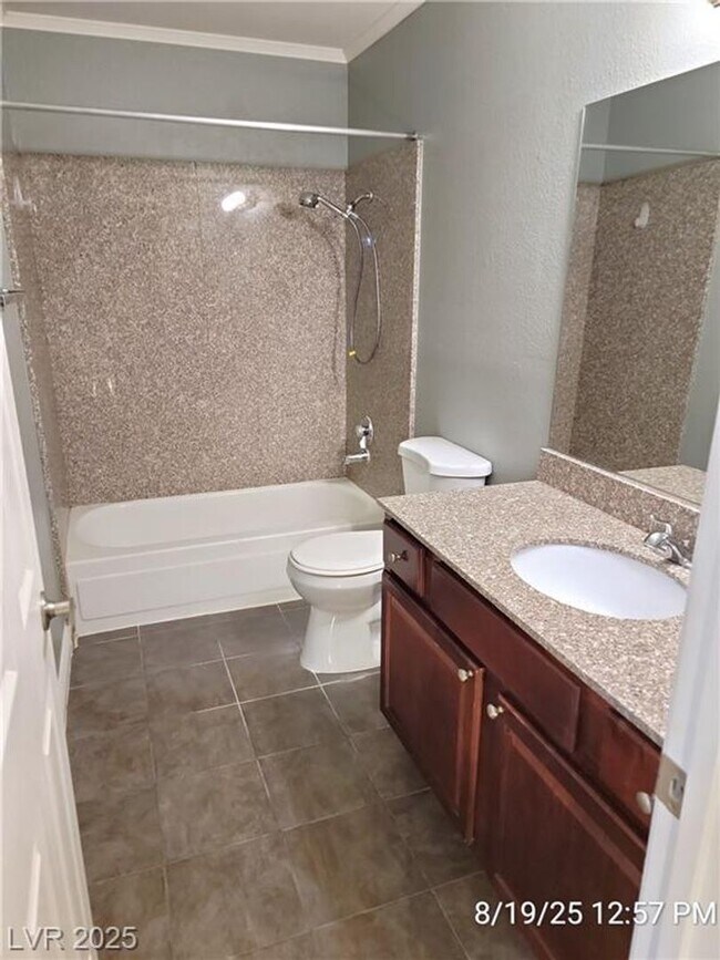 Building Photo - Adorable unit in Bella Vita community!