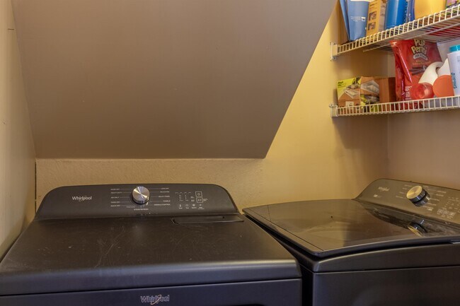 Building Photo - 1810 Shenandoah Dr