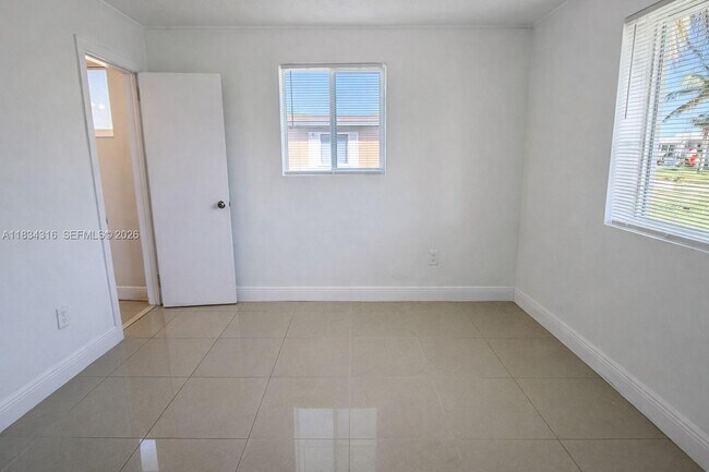 Building Photo - 3110 SW 33rd Ave