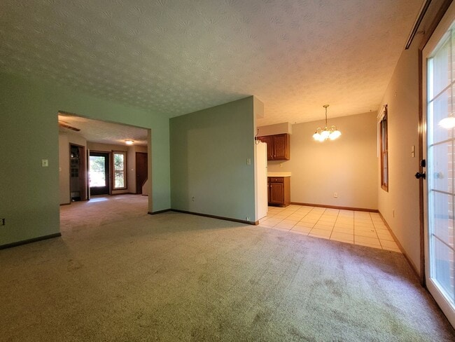 Building Photo - 3 Bedroom, 2.5 Bath Townhouse in Beavercreek!
