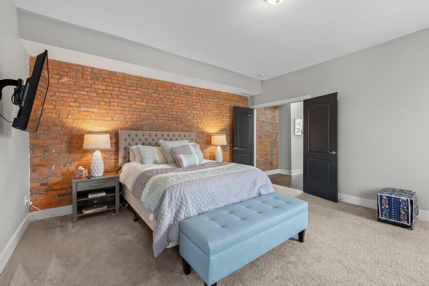 Building Photo - 144 Wilson Ave