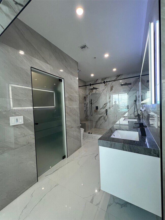 Building Photo - 7910 Harbor Island Dr