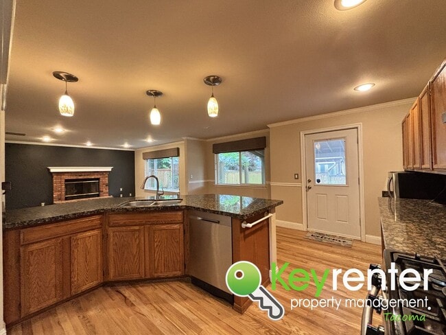 Building Photo - Spacious 5-Bedroom Home in Secluded Cul-De...