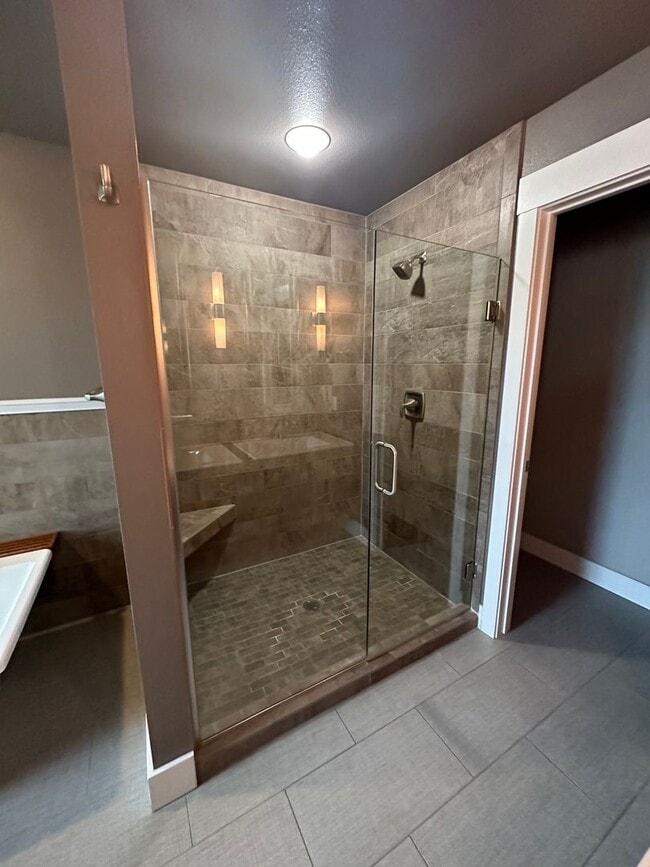 Building Photo - 4 Bedroom, 3 1/2 Bathroom House in Josephine Crossing Subdivision