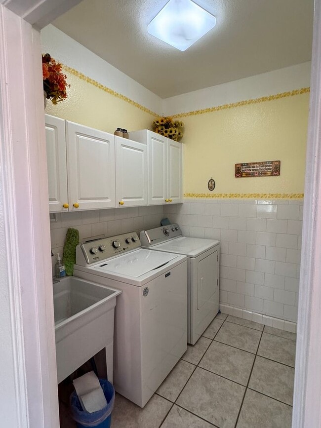 Building Photo - Fully Furnished 3Bed, 2Bath, 2Car Garage in Grand Junction City!!!!