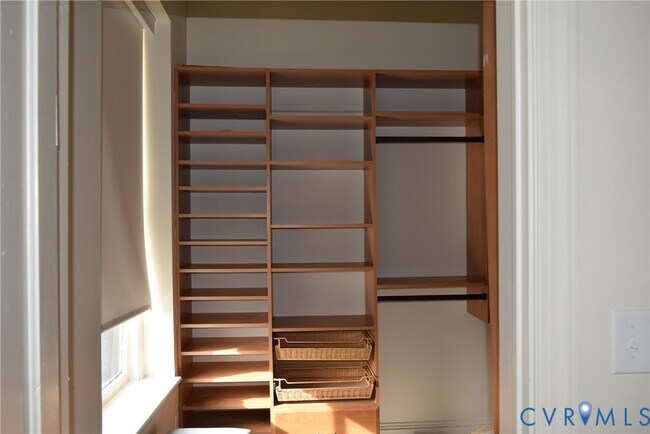 Building Photo - 422 W Clay St