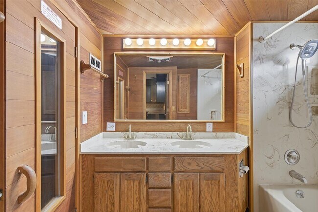 Building Photo - 173 Helman St