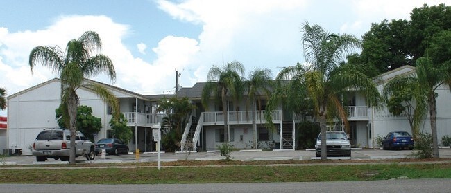 Building Photo - Sunset Place