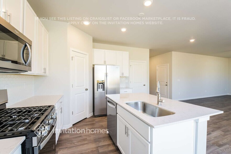 Building Photo - 4427 Shivaree St