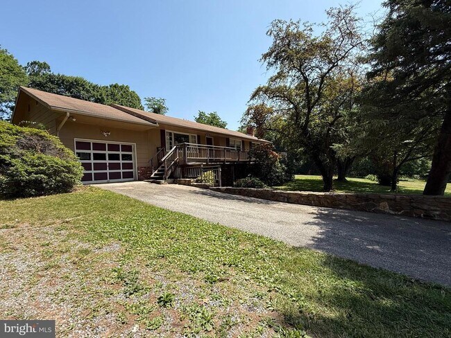 Building Photo - 11103 Putman Rd