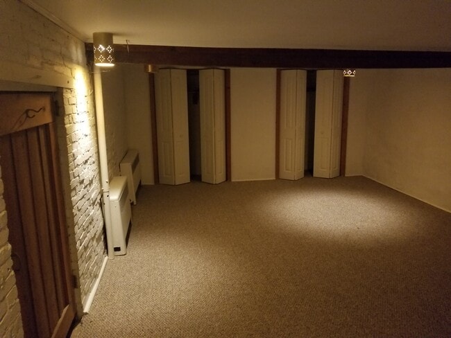 Building Photo - 307 N Market St