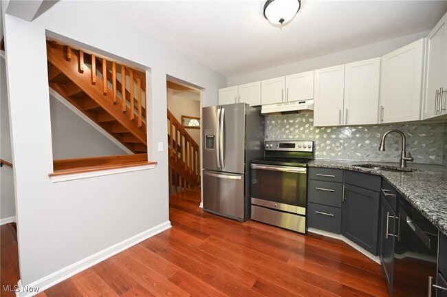 Building Photo - 655 Almas Ct