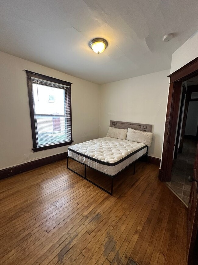 Building Photo - 146 W Gorham St