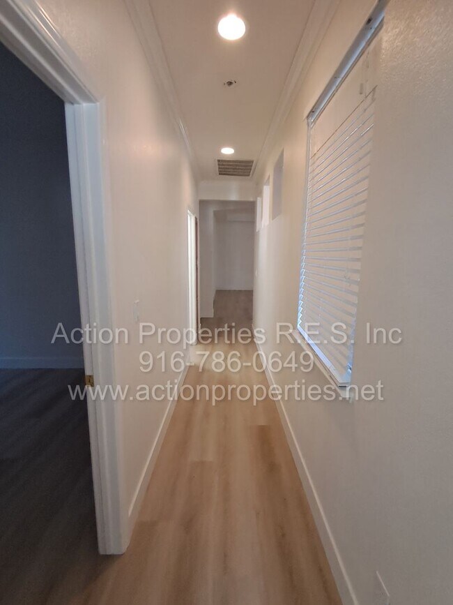 Building Photo - Action Properties R.E.S. Inc. Offering Beautiful Highland Park Single Story 3 Car, 4 Bedroom, Gar...