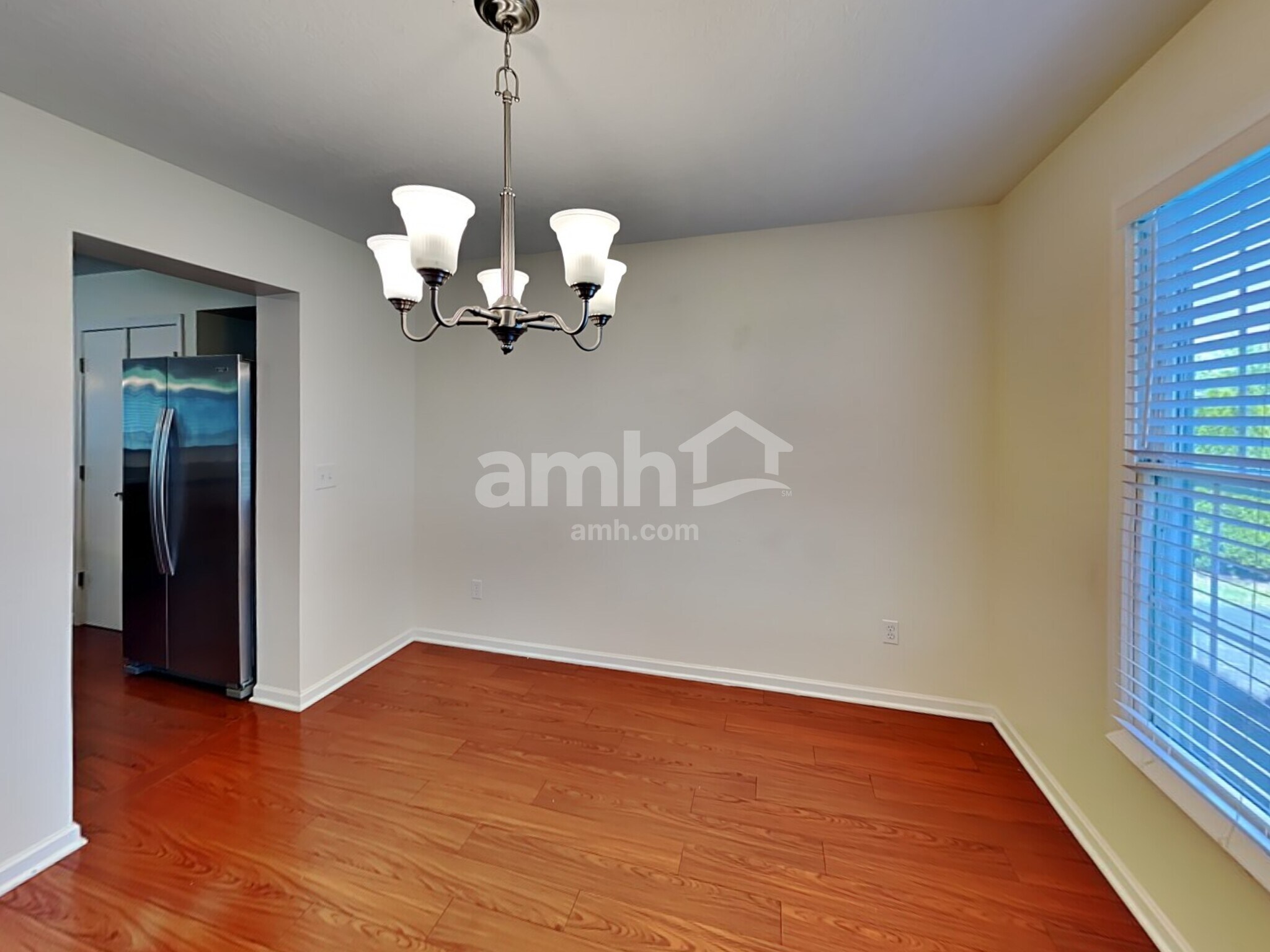 Building Photo - 1961 Creekview Dr