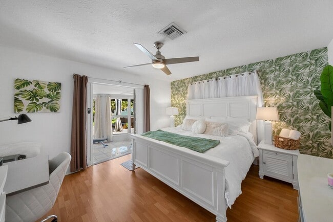 Building Photo - 220 SE 2nd Ave