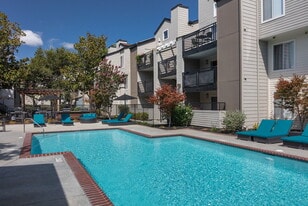 Building Photo - Windsor Ridge