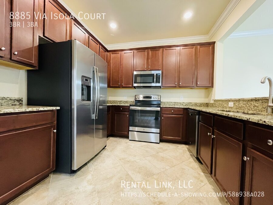Building Photo - 8885 Via Isola Court