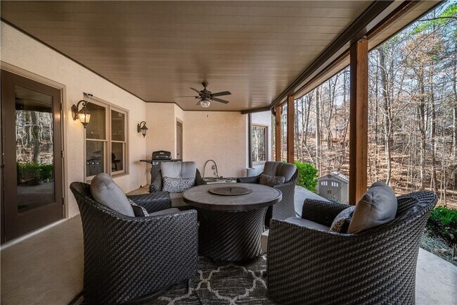 Building Photo - 5041 Towne Lake Hill N