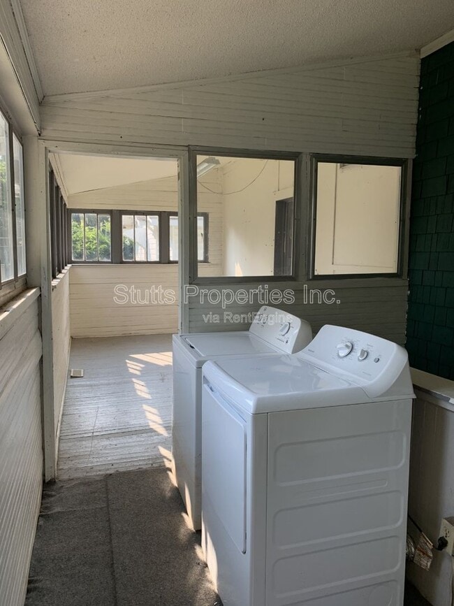 Building Photo - 713 Meridian St