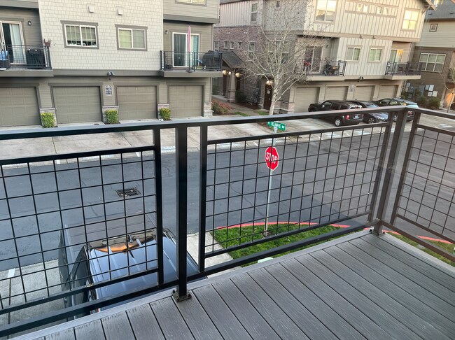 Building Photo - 635 NE Garswood Ln