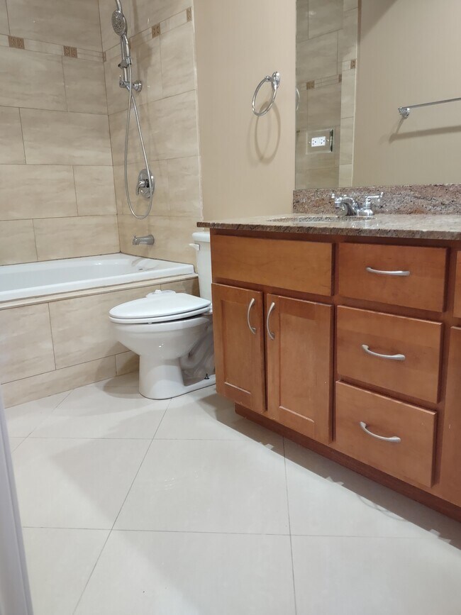 Building Photo - 6209 S University Ave