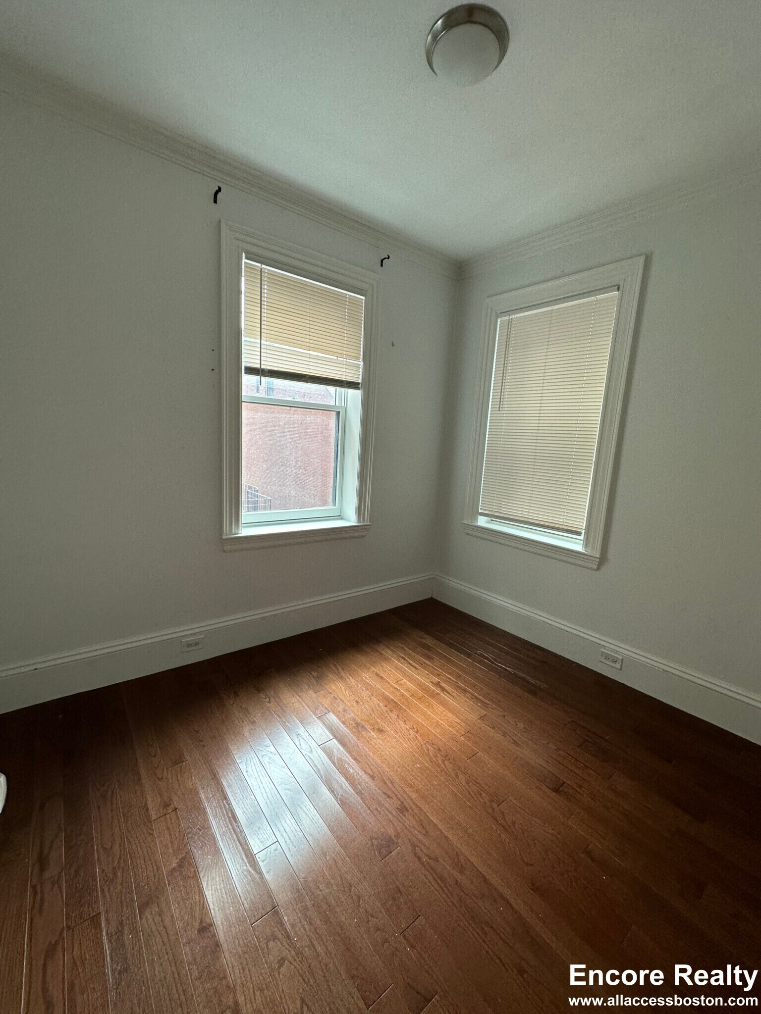 Building Photo - 98 Myrtle St